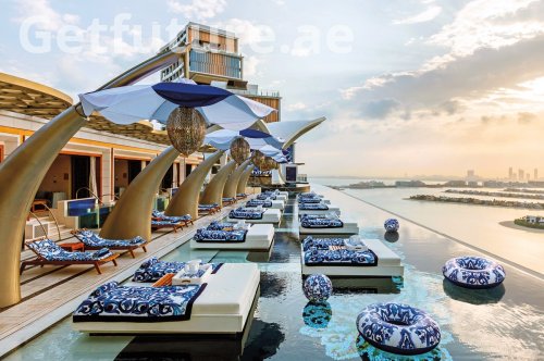 Best Beach Clubs, Yacht Charters & Water Parks in Dubai: Luxury Guide